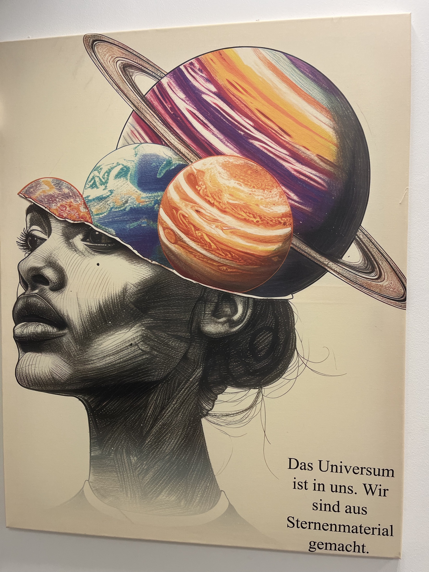 Portraitmotiv mit Planeten als Wandgestaltung